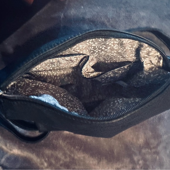 Black faux leather Crossbody Purse - Picture 2 of 3